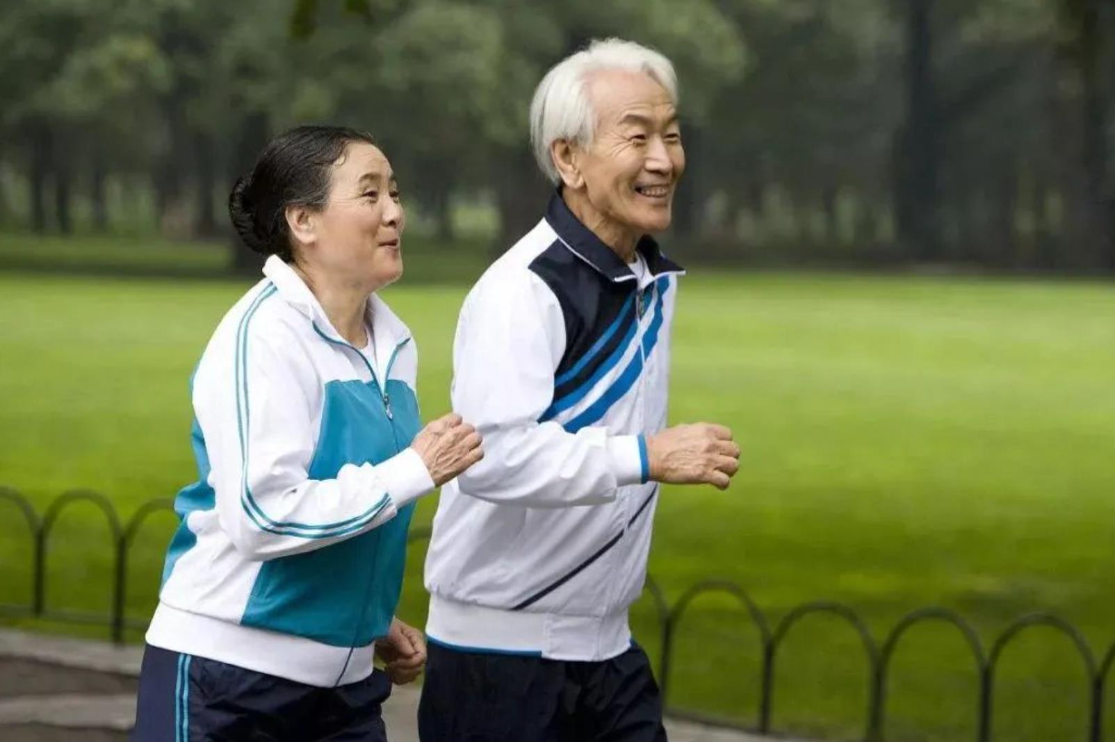 老年人冬季锻炼注意事项