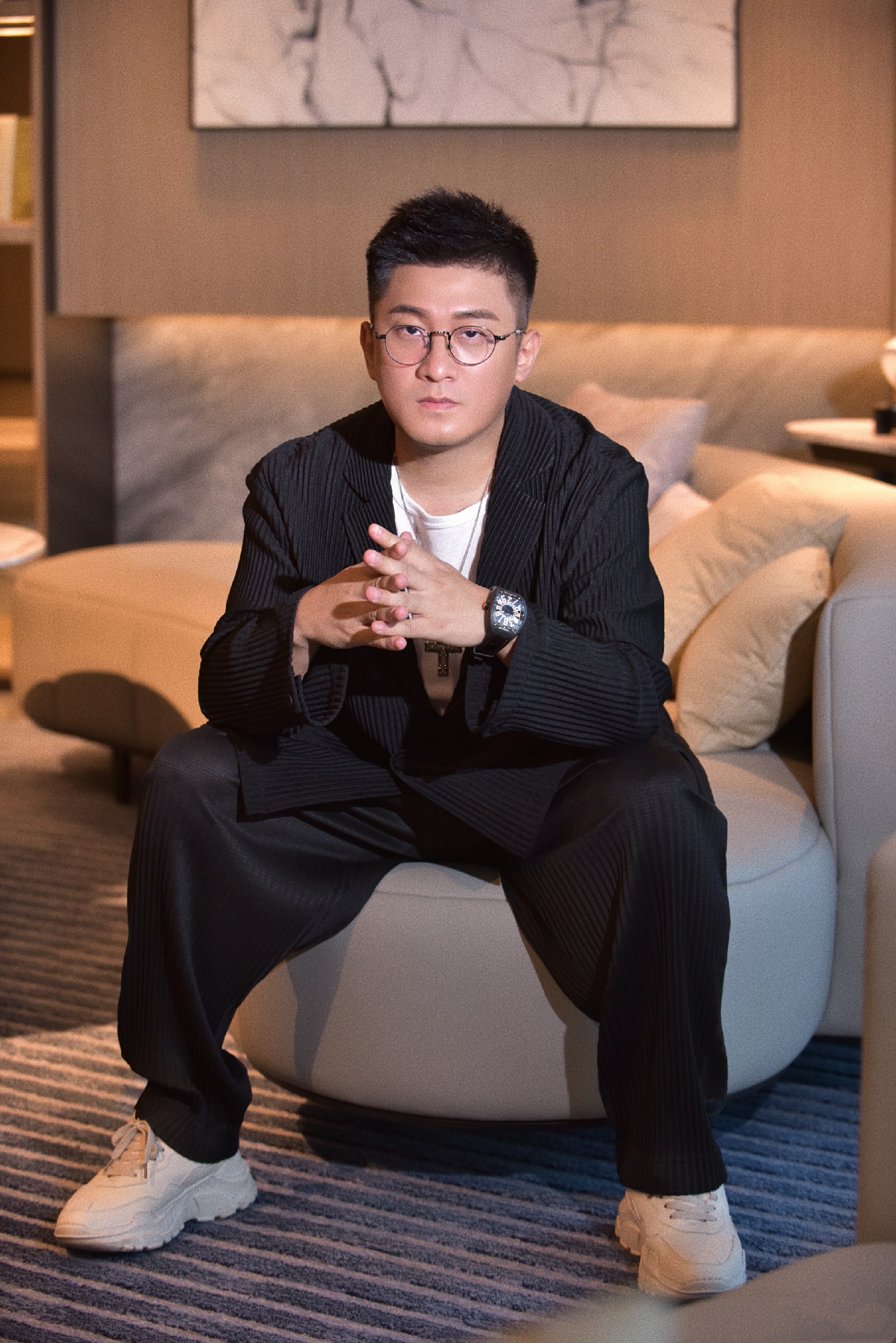 音乐制作人王嘉诚亲力我叫刘金风沦陷主题曲心底今日上线