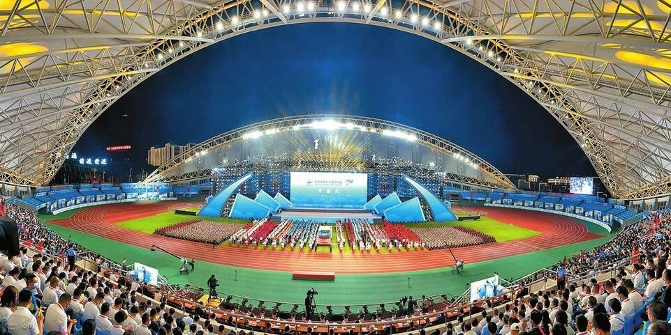 8月8日晚,云南省第十六届运动会开幕式在云南玉溪高原体育运动中心