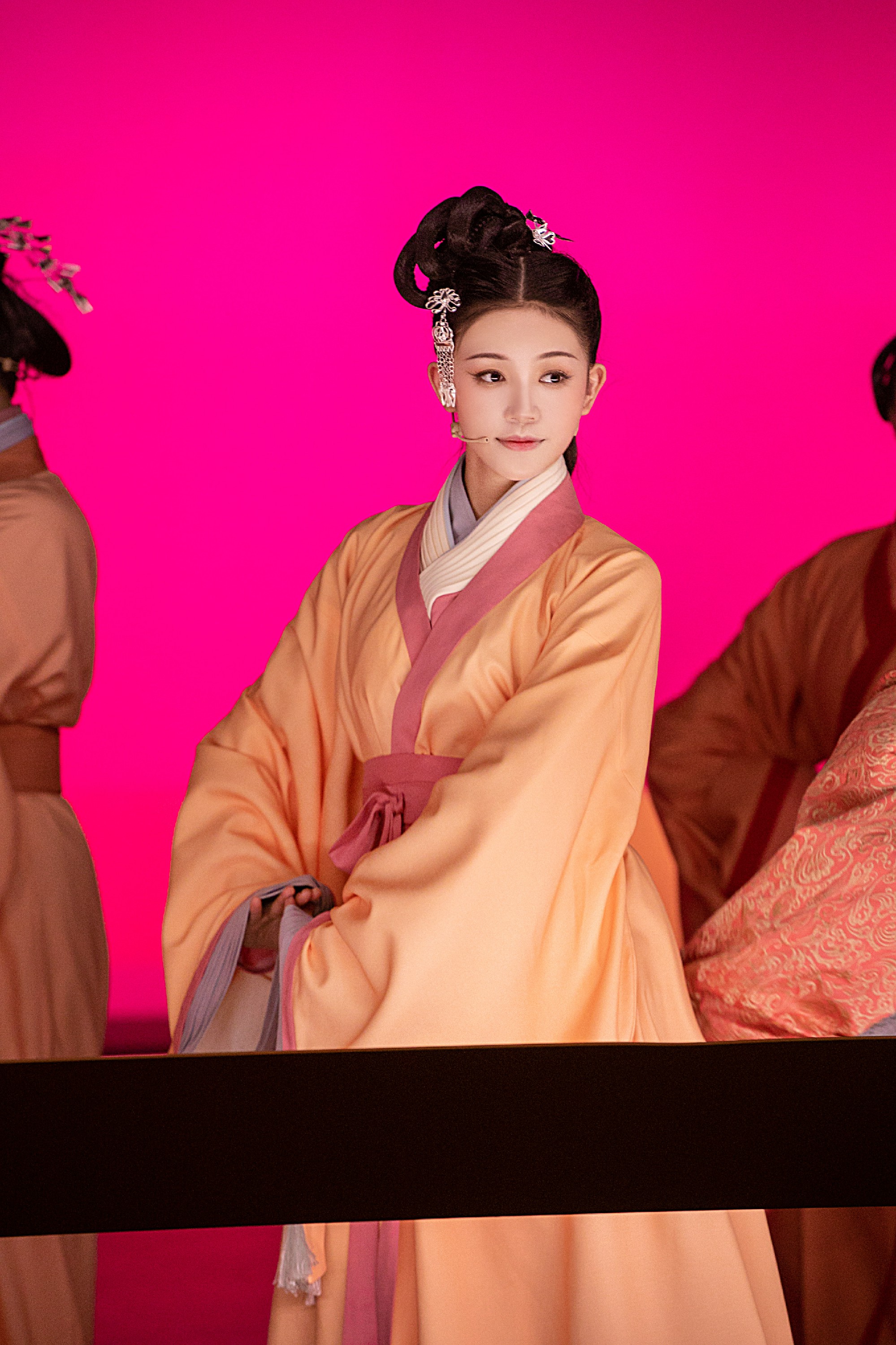 美好年华研习社今日开播陈镜依国风舞台惊艳首秀