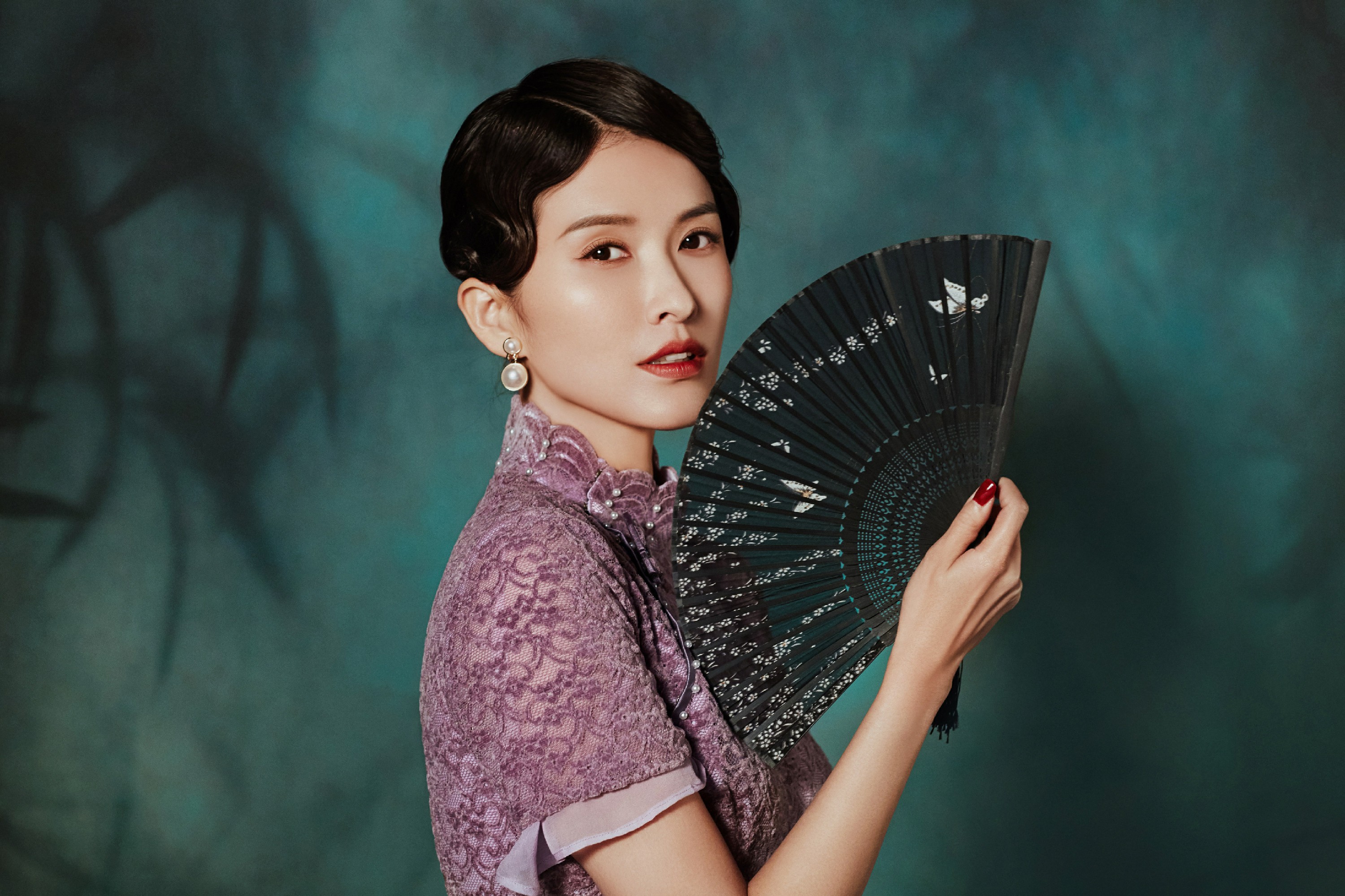 徐洁儿中秋写真释出 化身旗袍美人婀娜多姿_见文_第一视频