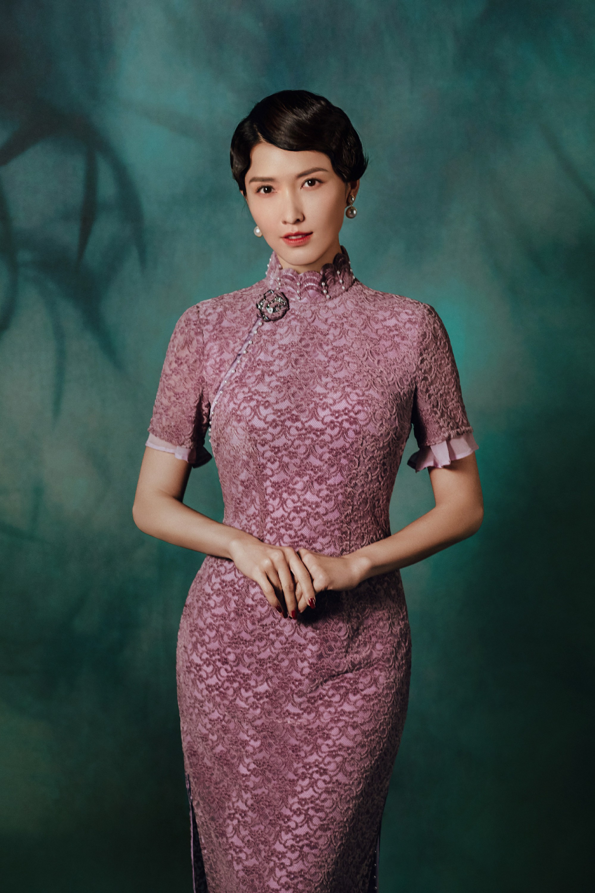 徐洁儿中秋写真释出 化身旗袍美人婀娜多姿_见文_第一视频