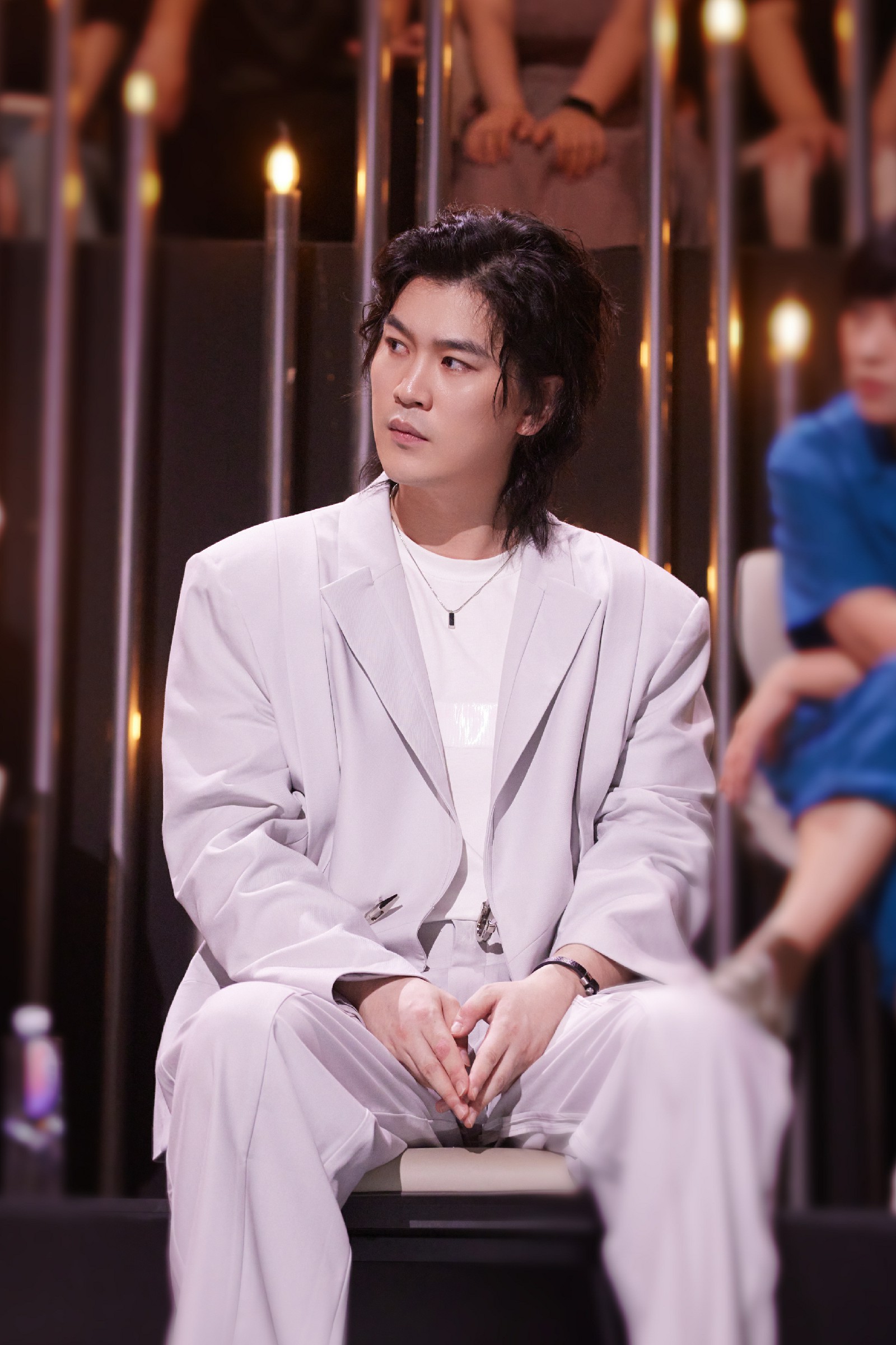 十足,温柔缱绻荡气回肠;以及朱涵彬和周默涵演唱的歌曲《不要相信他》