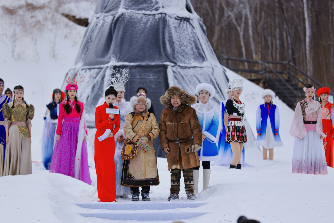 塔河鄂伦春文化服饰实景展演——总设计师金景怡打造“冰雪女神”_见文_第一视频